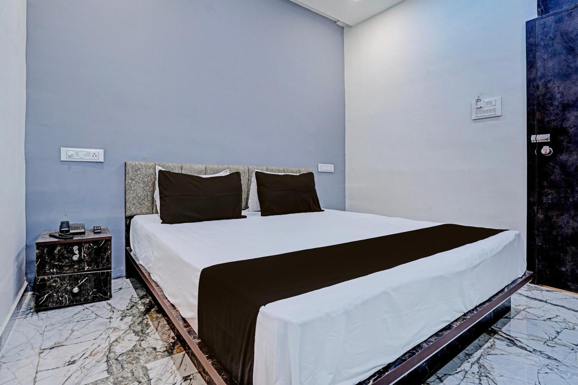 Hotel O White Palace Hotel Rajkot Exterior photo