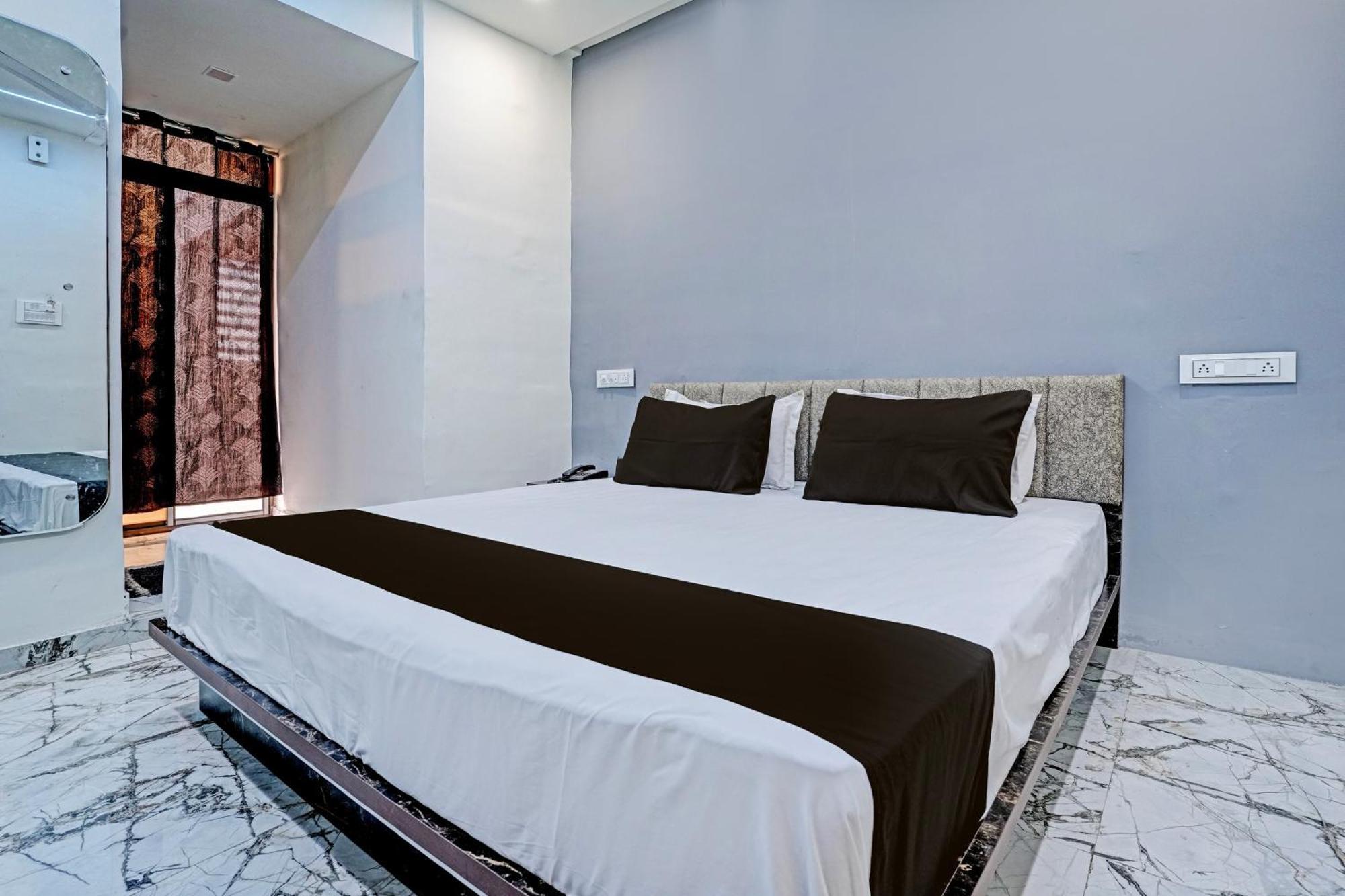 Hotel O White Palace Hotel Rajkot Exterior photo