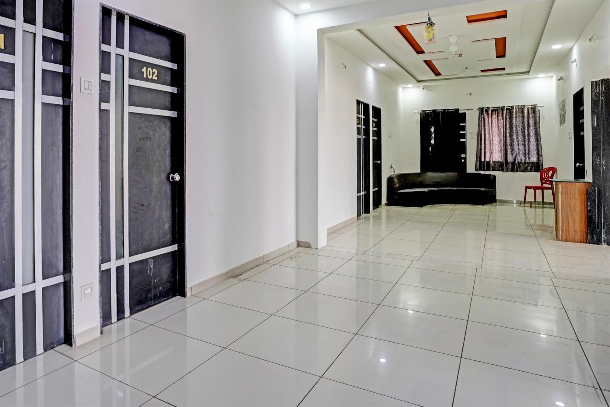Hotel O White Palace Hotel Rajkot Exterior photo